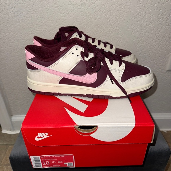 pink & burgundy dunks